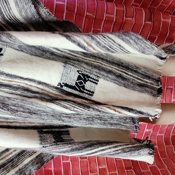 Classic Alpaca wool Hand made Poncho from Peru - unisex REVERSIBLE - Picture 12 of 16